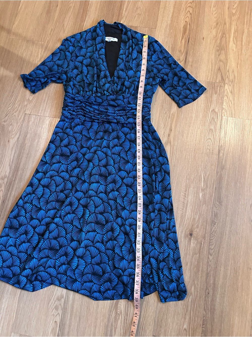 Evan Picone Blue Fan-Print V-Neck Midi Dress - Picture 6 of 8